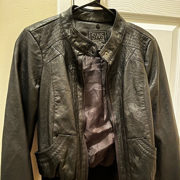 Leather jacket - Picture 1 of 4